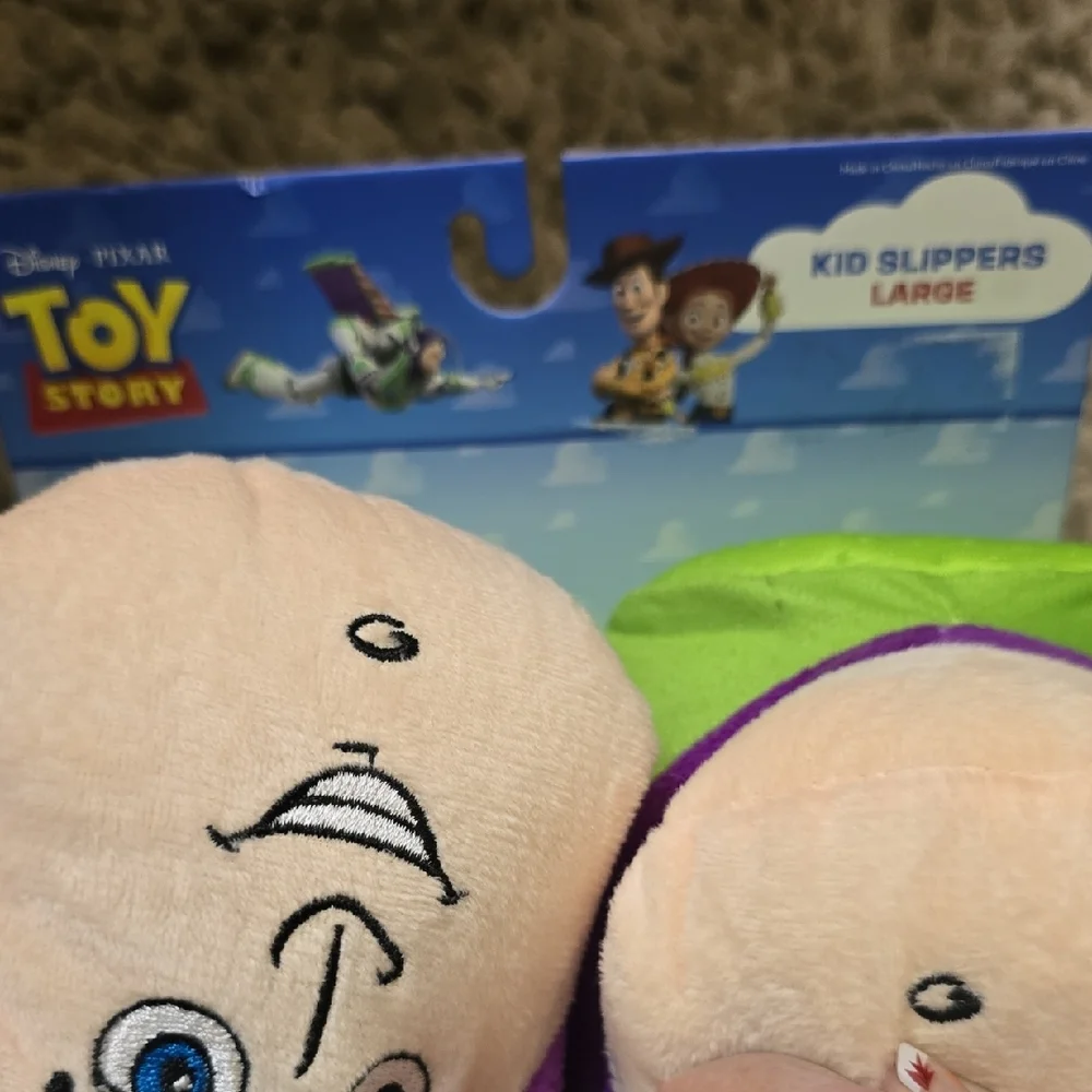 Disney Buzz Lightyear Kids Size‎ L 4-5 Slippers Purple Green